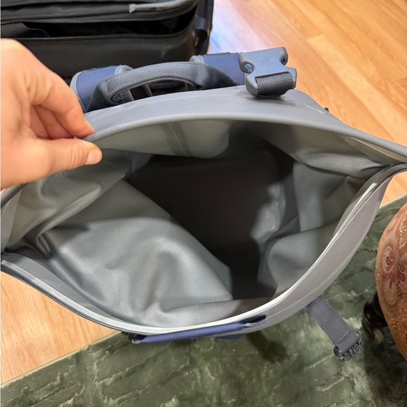 Yeti Hopper M20 - Blue and Gray Backpack Water-Resistant Material - Picture 2 of 4